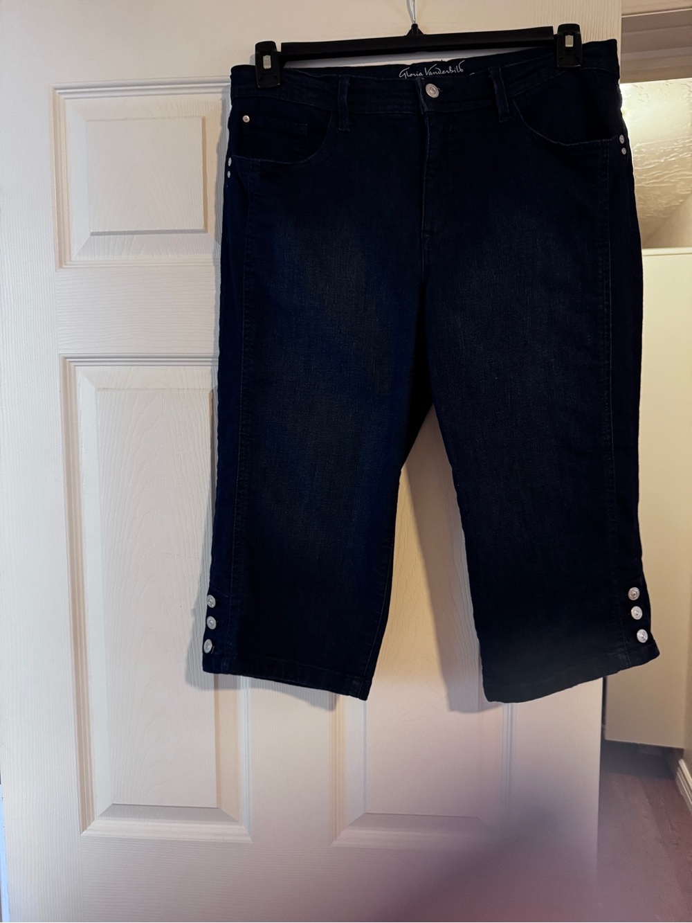 Gloria Vanderbilt Slimming Skimmer Capri Jeans in Dark Indigo, Size 10